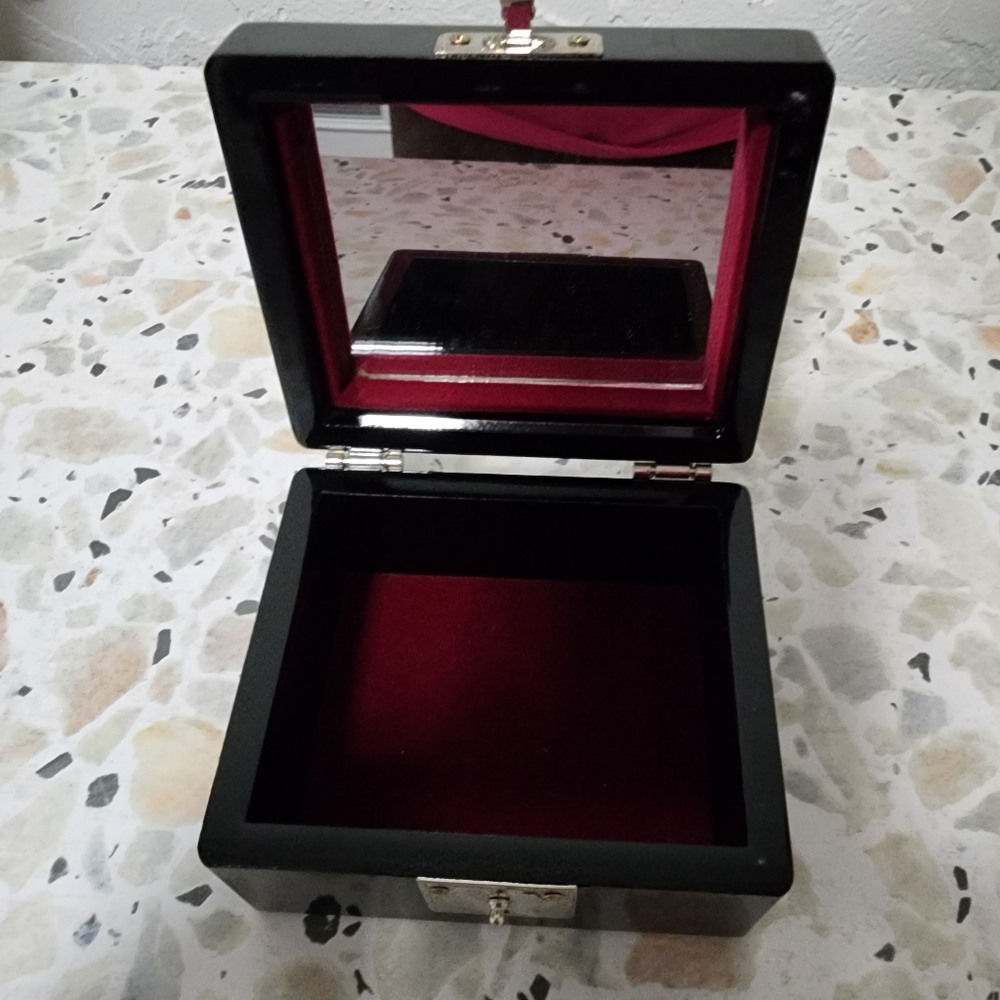 Mother of pearl Korean jewelry box - Picture 6 of 12